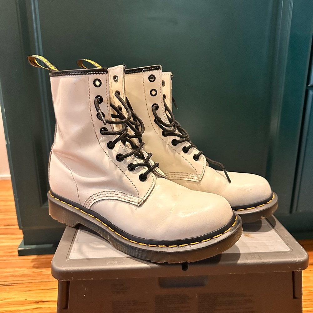 New Doc Martens Original white combat boots, size US9 (EU 41)